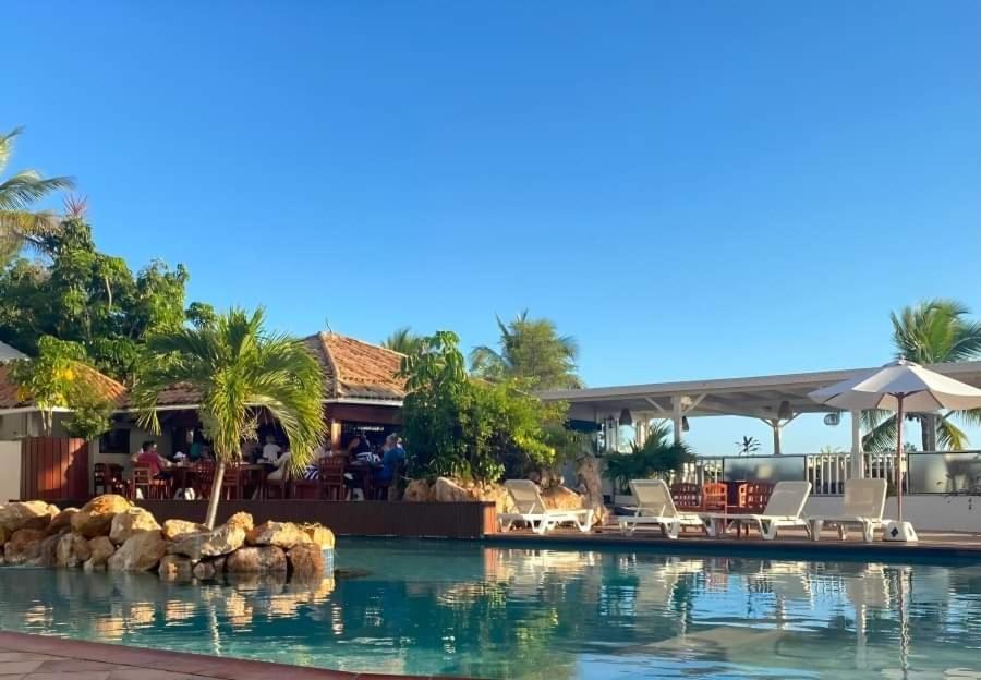 Sapphire Beach Club Resort Cupecoy  Екстериор снимка