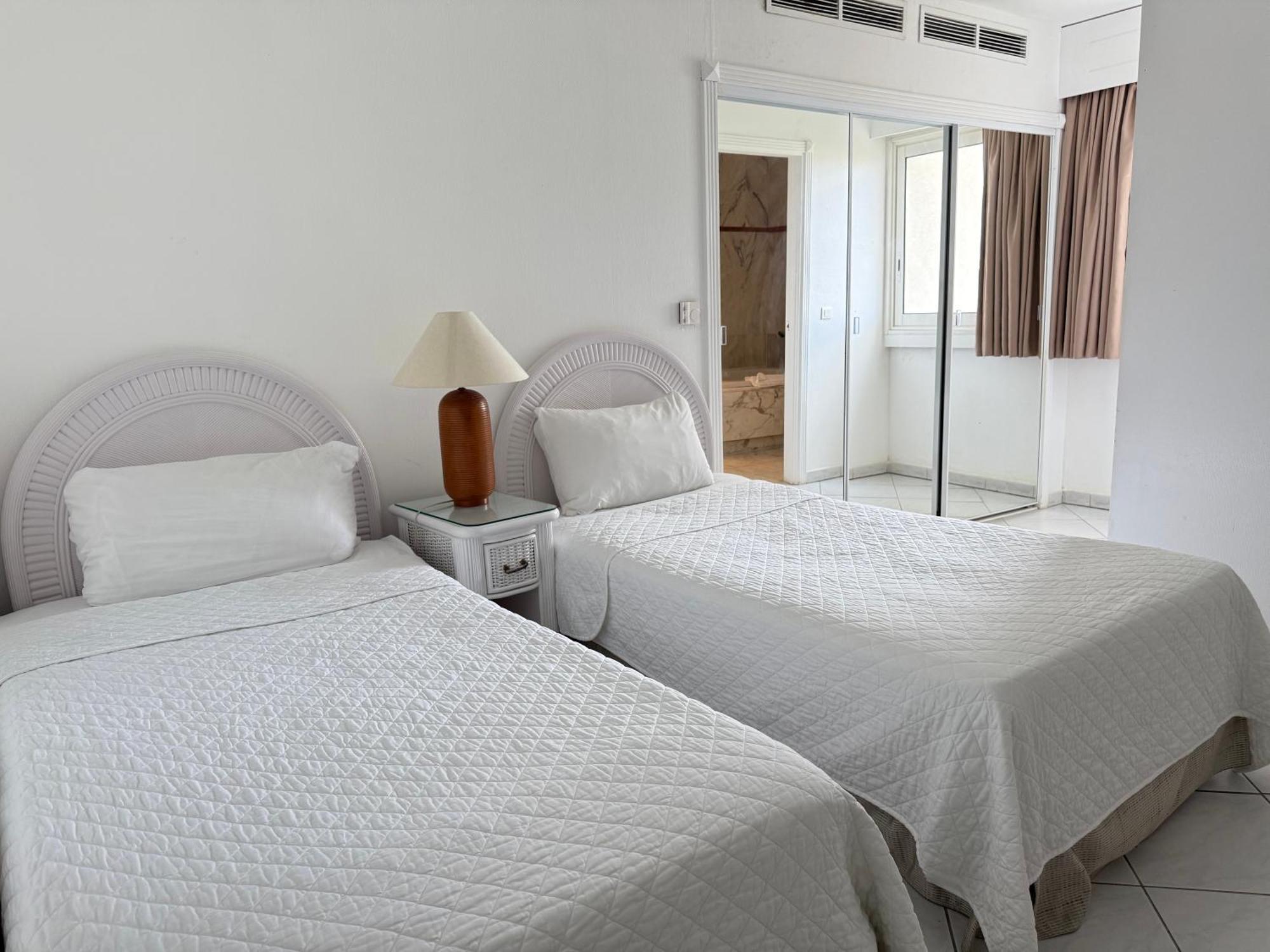 Sapphire Beach Club Resort Cupecoy  Екстериор снимка